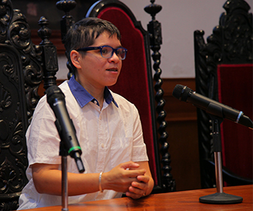 Dicta conferencia en la UG sobre el reconocimiento de la identidad de género en menores