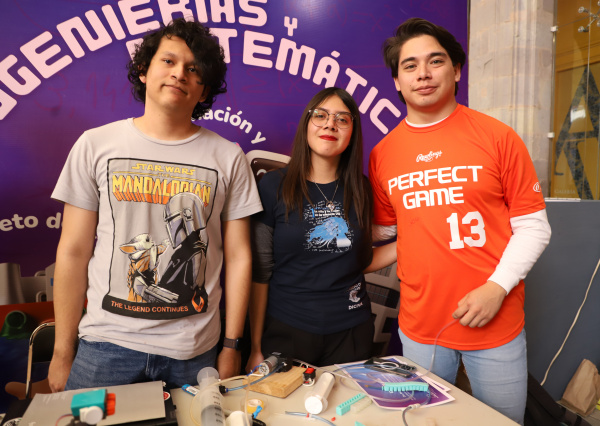 La UG acerca el conocimiento en áreas STEM y sociales a través del juegos y talleres 