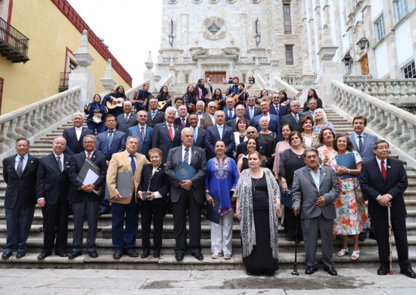 Celebran 50 años de egreso Generación 1968-1973 de Contadores Públicos UG 