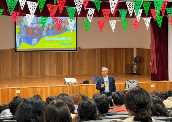 UG impulsa orientación vocacional a través de la Muestra Profesiográfica Itinerante