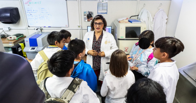 Niñas y niños se acercan a la ciencia de forma lúdica en talleres del Campus León de la UG
