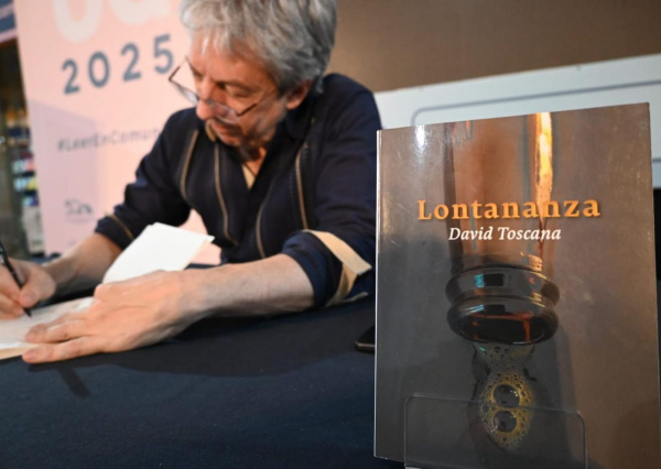David Toscana presentó la reedición de Lontananza en su visita a la 67 FILUG