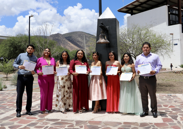 Festeja CINUG al primer egresado de Ing. en Energías Renovables y a la 3.ª generación de Ingeniería en Agronomía