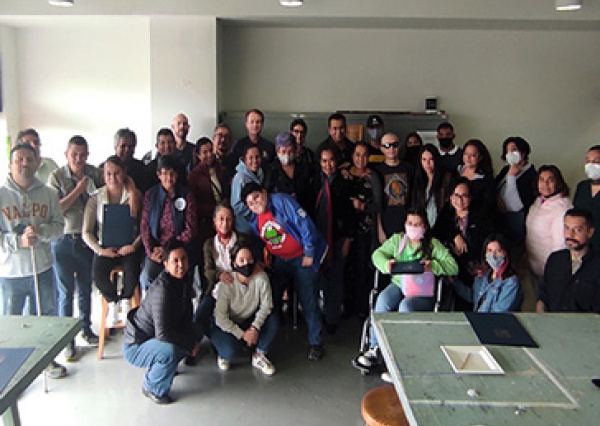 UG ofreció el Primer Taller de Pintura para Ciegos 