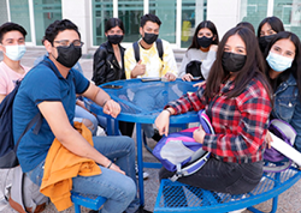 Benefician con becas, apoyos y estímulos a 20 mil 693 estudiantes