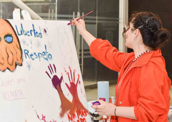 Exposición universitaria reconoce la fuerza, la determinación y la creatividad de las mujeres
