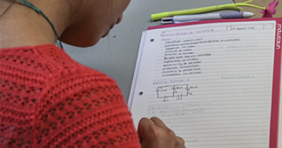 Lanzan convocatoria de becas y estímulos para estudiantes UG