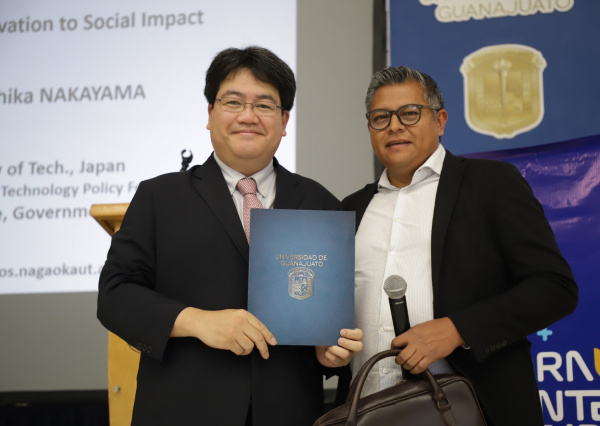 La innovación al impacto social, temas que representan la mentefactura en la UG