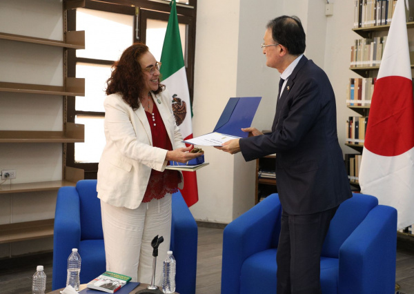 Cónsul General de Japón en León imparte conferencia en la UG sobre la relación con México