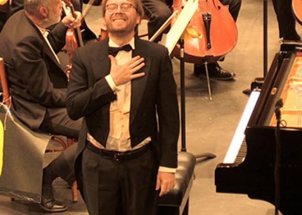 OSUG y pianista Roberto Prosseda deslumbran con concierto de Schumann