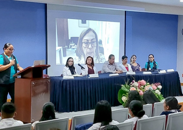 Reconocen buenas prácticas y divulgación científica de docente y estudiantes universitarias 