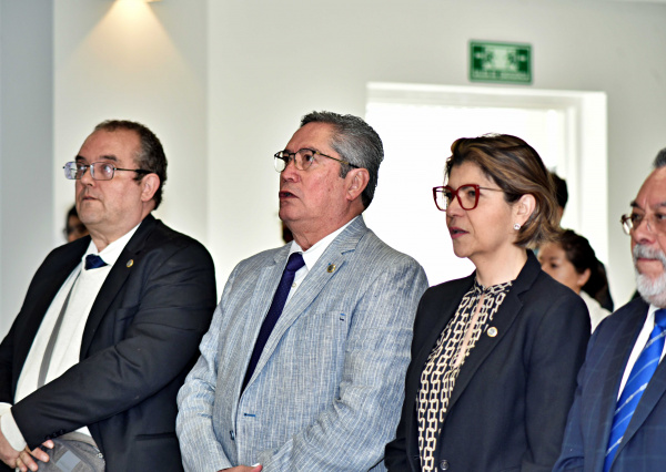 Licenciaturas de Ingeniería Física y Física del Campus León reciben reacreditación de calidad 