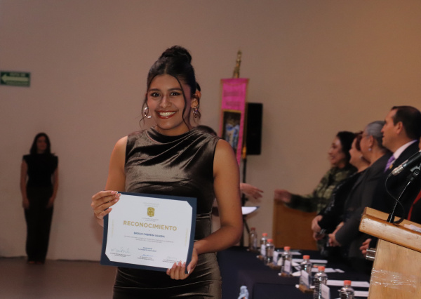 Egresa nueva generación de Arquitectura, Arte y Diseño de la UG