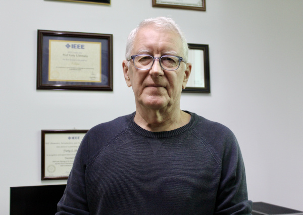 Colaboración de profesores de la UG y Universidad de Jiangnan produce el mejor libro de Estimación