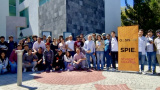 Estudiantes de SPIE OASIS UG conmemoran el Día Internacional de la Fotónica y el Año de Ciencia y Tecnología Cuánticas (IYQ)