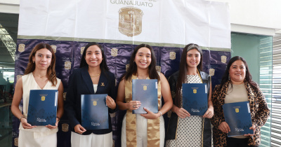 La División de Ciencias Sociales y Administrativas de la UG celebra el egreso de nuevos profesionistas