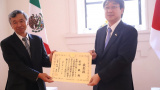 Consulado de Japón reconoce al Dr. Satoshi Sugita, profesor jubilado de la UG 