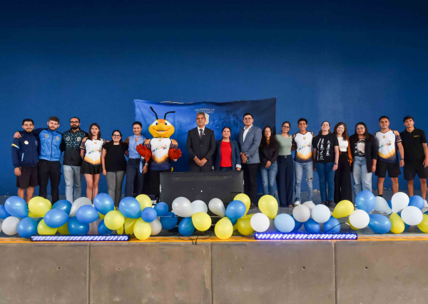Presentan playera conmemorativa de la Segunda Carrera Atlética Colmena Activa León
