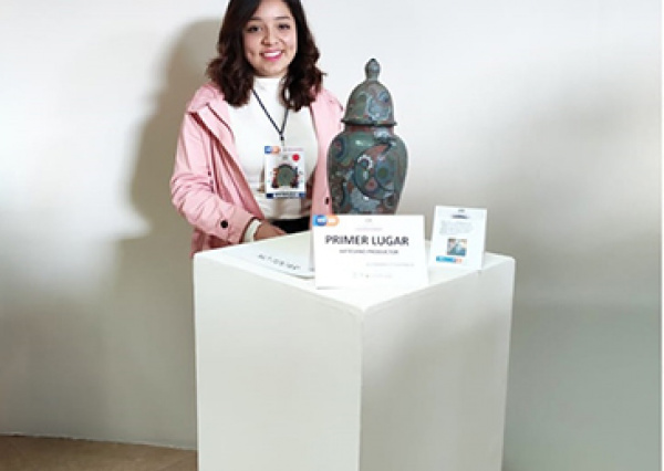  Estudiante UG gana premio a la creatividad artesanal en la categoría “artesano-diseñador”
