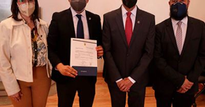 Designan como Director de Planeación de la UG al Mtro. Antonio Vega Jiménez 