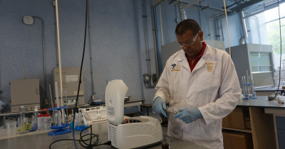 Investigador de la UG realiza proyectos científicos que reducen el impacto ambiental y fortalecen la economía local