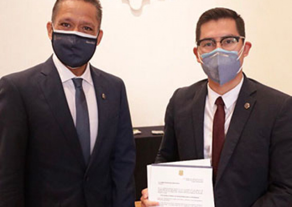 Olimpo Saldaña Ayala es nombrado Titular de la Unidad de Transparencia de la UG