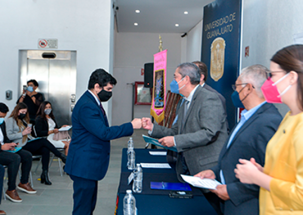 Egresa nueva generación de la División de Ciencias e Ingenierías del Campus León