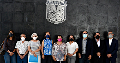 Presentan en la UG libro sobre alimentación disfrazada de ciencia