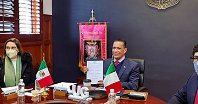 UG y Universidad de Estudios de Cagliari se unen para homenajear a Jorge Ibargüengoitia