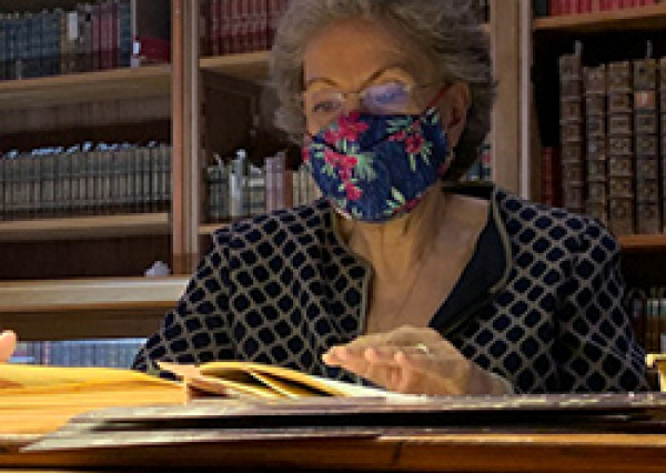 Visita la Biblioteca Armando Olivares de la UG la ex Embajadora de México en España, Austria, Cuba y Bolivia 