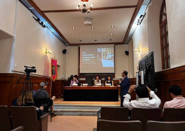 Experto ofrece conferencia en la UG sobre derechos políticos de infancias y adolescencias