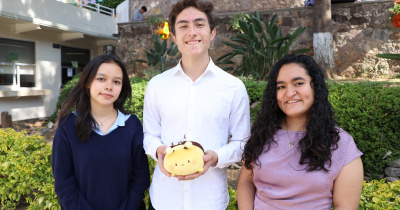 Abejas en Francia: estudiantes del CNMS suman experiencias de internacionalización
