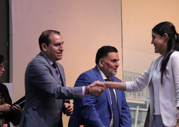 DCEA UG entrega a la sociedad profesionistas competentes y personas íntegras
