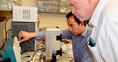 Desarrollan ciencia de nivel internacional en el Laboratorio de Partículas Elementales de la UG  