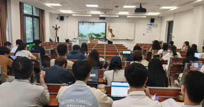 Profesor de la UG lleva experiencia académica en diplomacia corporativa a prestigiada universidad China