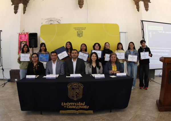 Premian a estudiantes del nivel medio superior en el 9º Concurso de Diseño de Cartel de Cultura del Agua, 