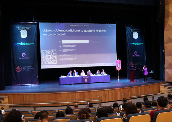 Presentan nuevo plan de estudios de la Licenciatura en Mercadotecnia y Negocios