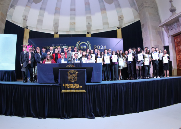 Reconocen a estudiantes sobresalientes del CNMS