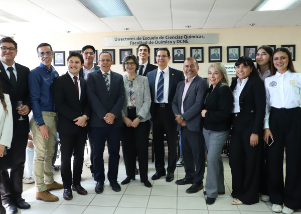 Rinden protesta integrantes del grupo organizado Bee Blue; impulsarán el cuidado del agua