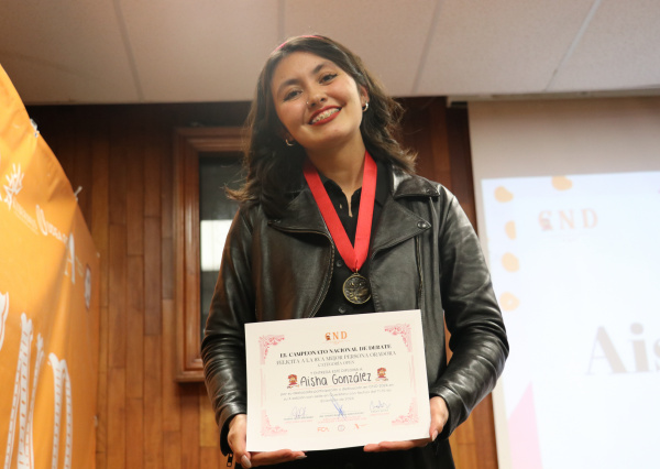 Estudiantes de la Universidad de Guanajuato triunfan en certámenes de debate
