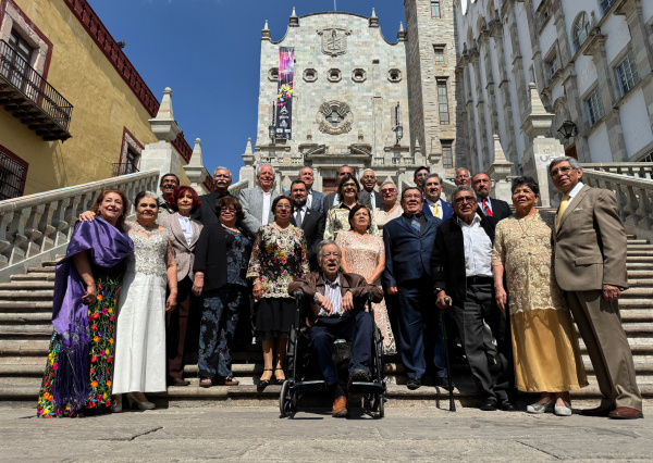 Celebran 60 años de egreso de la última generación de Secundaria UG 