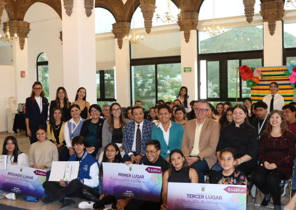 Estudiantes del nivel medio superior celebran el cuarto concurso de platillos saludables