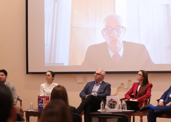 Presentan segunda edición de Fundamentos de investigación en la UG