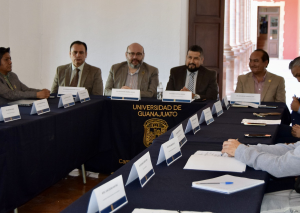 UG recibe evaluación de calidad educativa en tres programas de Ciencias de la Vida 