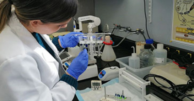 Destaca alumna del Doctorado en Ciencias Médicas de la UG por investigación sobre dislipidemias en adolescentes