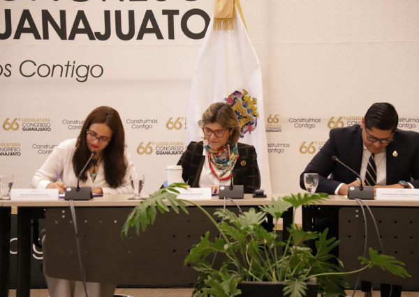 Suman voluntades para realizar el Parlamento de las Juventudes Guanajuatenses 2025