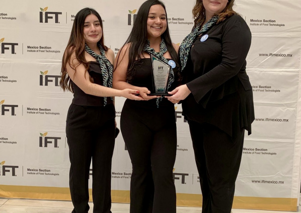 Innovación con sello UG: alumnas de Ingeniería en Alimentos reciben mención honorífica en el IFT 2025 