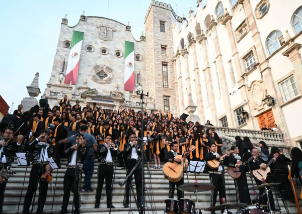 Coro Monumental se presenta en la Universiada; suma más de 400 voces