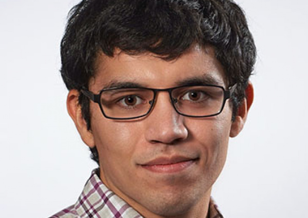 Estudiante UG recibe premio de la Academia Mexicana de Óptica al mejor trabajo en óptica teórica a nivel doctorado