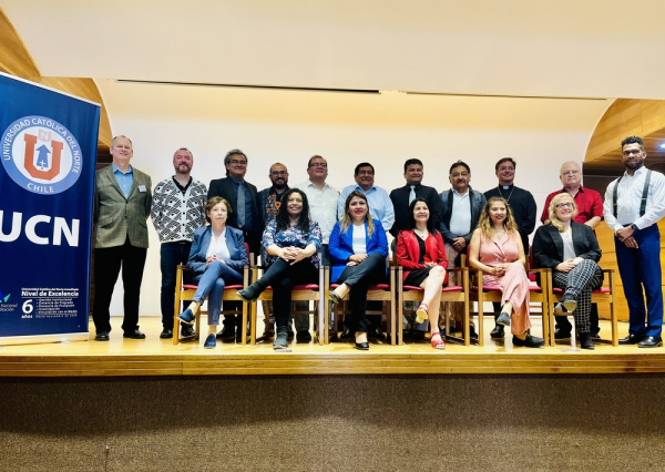 OIICE reconoce con Galardón Educativo y Doctorado Honoris Causa trayectoria académica de profesor UG